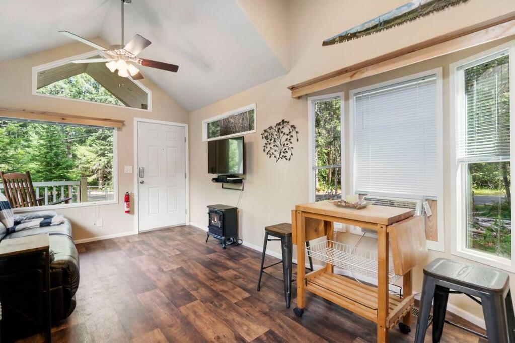 New Tiny Home Steps Away From Mt. Rainier Ashford Exterior photo