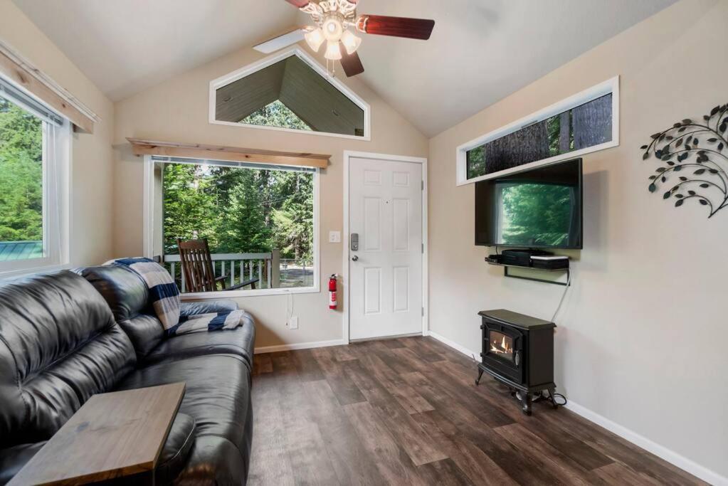 New Tiny Home Steps Away From Mt. Rainier Ashford Exterior photo